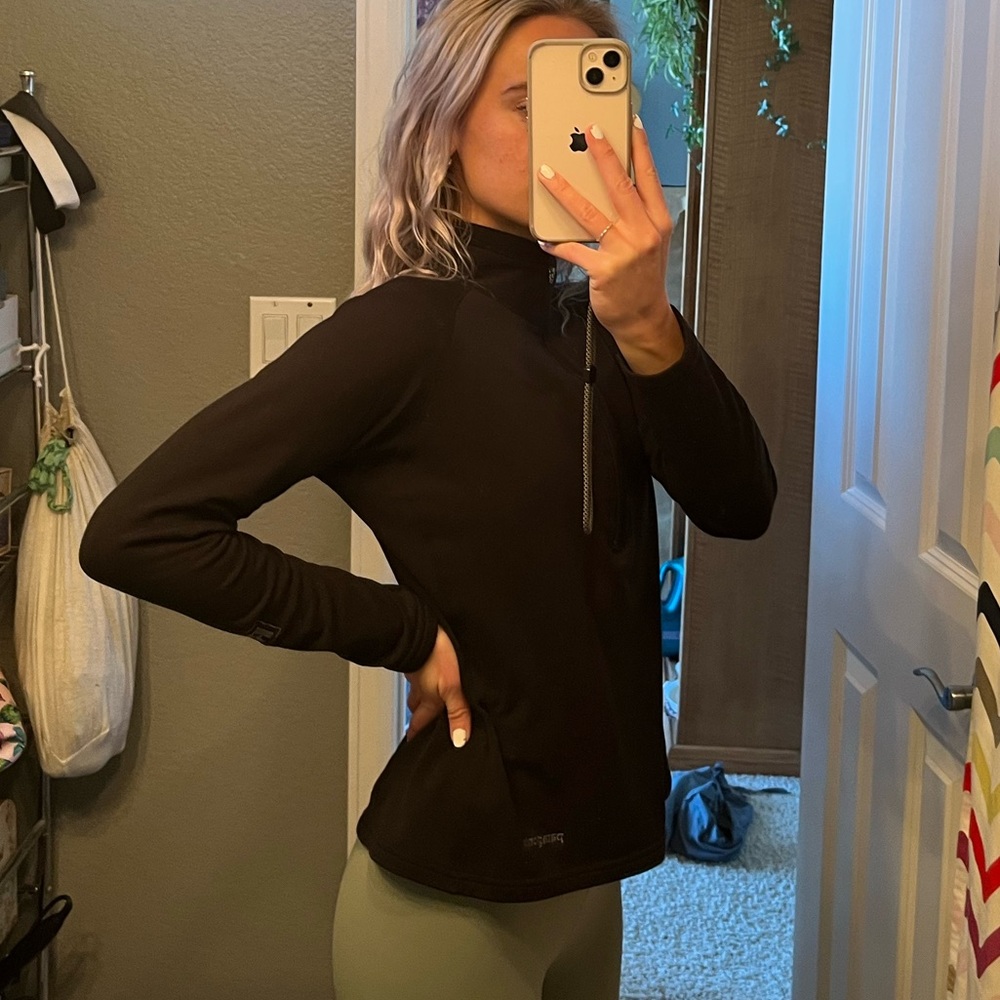 Patagonia quarter zip long sleeve top